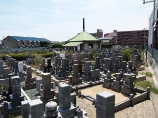 東大阪市立楠根墓地（東大阪市）
