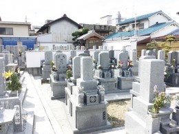 大阪市平野区の如願寺境内墓地