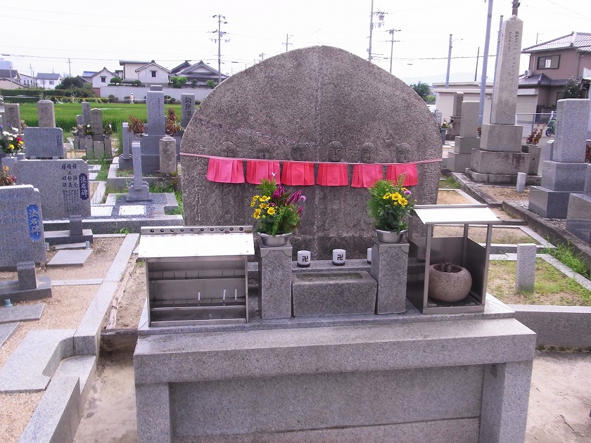 堺市中区にあるお墓、陶器墓地