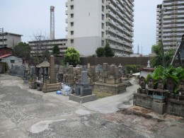 大阪市西成区の津守斎場墓地